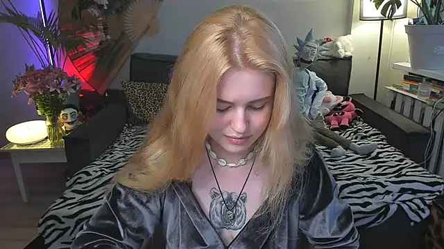 Alexa_Pirs 即時 XXX 聊天