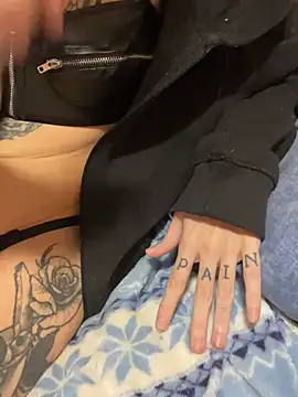 Lilcutie100 Show in webcam