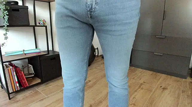 Show modela molicaremolicare na web-kameri