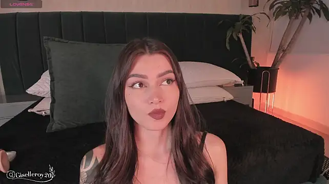 Giselle_royy Show in webcam