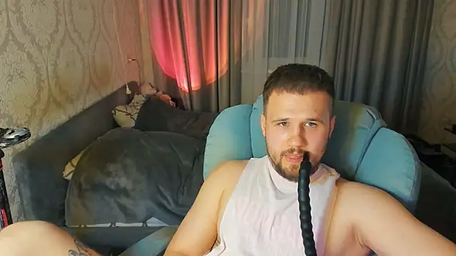 Vladik_b Show in webcam