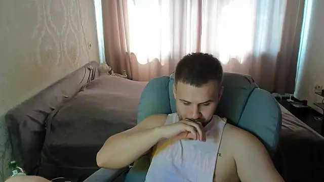 Vladik_b Show in webcam