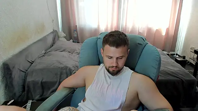 Show modela Vladik_b na web-kameri