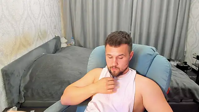 Vladik_b 网络视讯表演