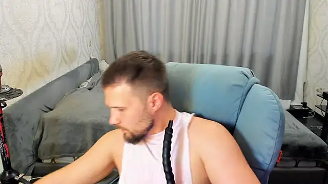 Vladik_b Show in webcam
