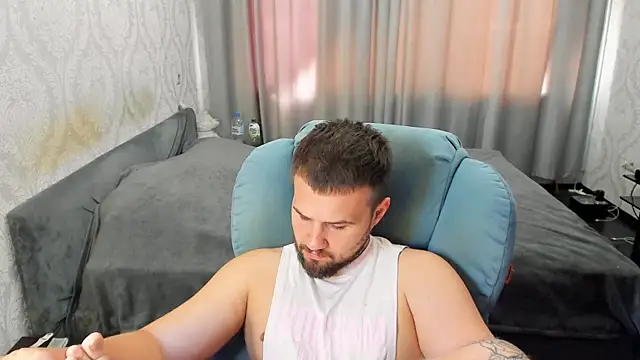 Vladik_b 在線直播表演