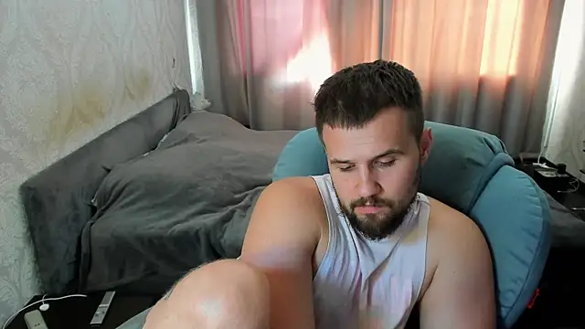 Vladik_b Show in webcam