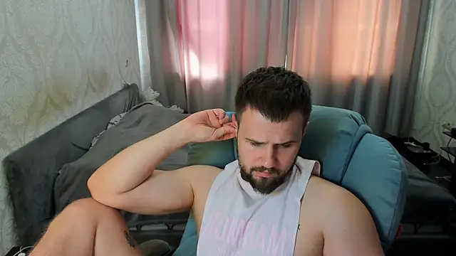 Vladik_b Show Webcam