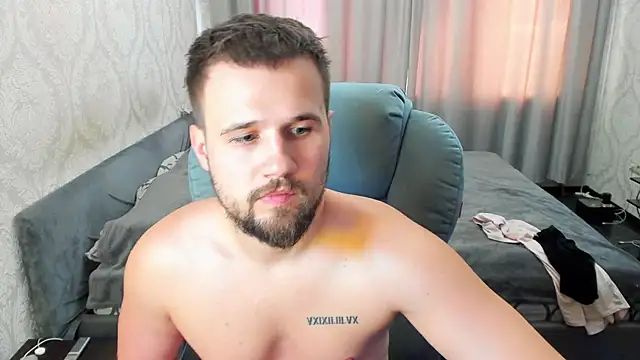 Vladik_b 网络视讯表演