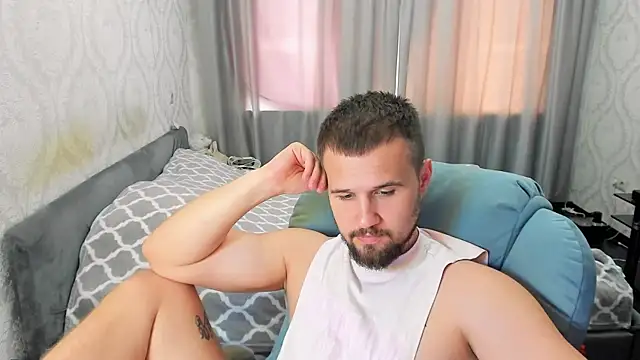Vladik_b 在線直播表演