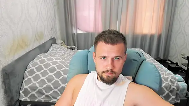 Vladik_b Show Webcam