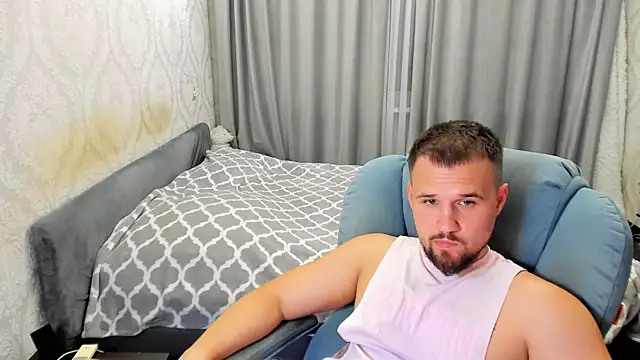 Vladik_b Show in webcam