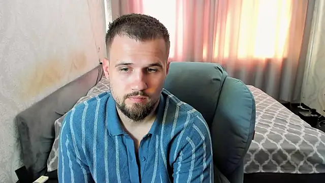 Vladik_b webkamerás műsora