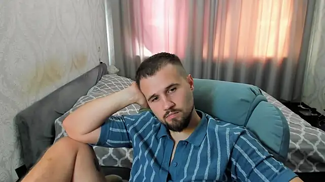Vladik_b 在線直播表演