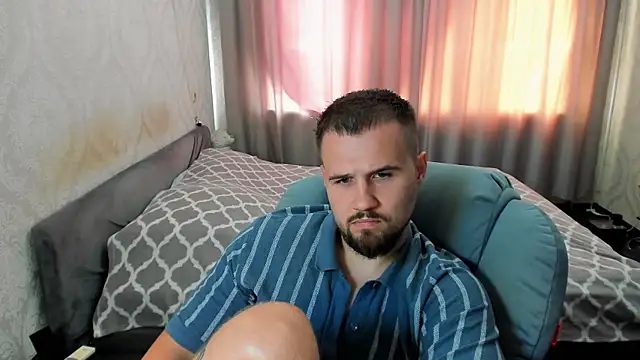 Vladik_b Show Webcam