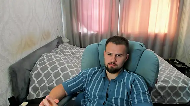 Vladik_b – webcam-show