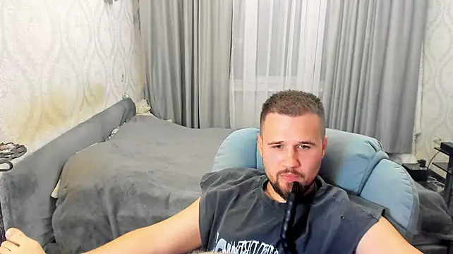 Vladik_b Show in webcam