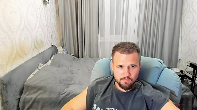 Vladik_b 网络视讯表演