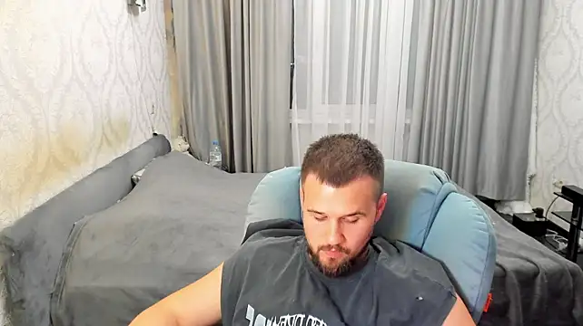 Vladik_b 网络视讯表演
