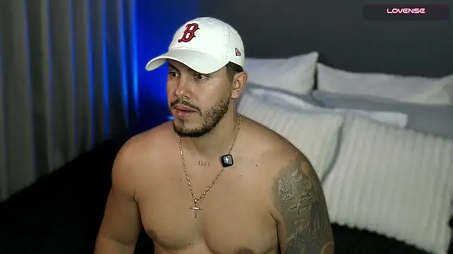 owen-pierces webcam show