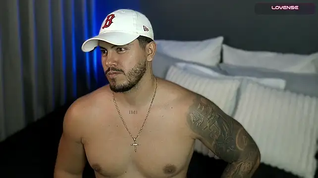 owen-pierces webcam show