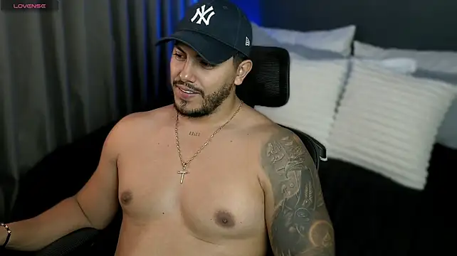 owen-pierces webcam show