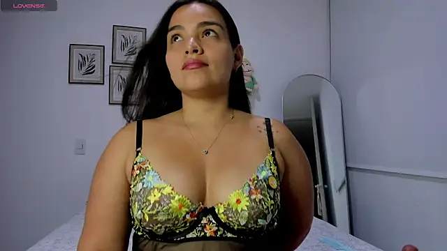 sarita_bigbooty_ Adlı Modelin Canlı XXX Sohbeti