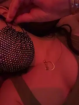 YaraQueen Adlı Modelin Canlı XXX Sohbeti