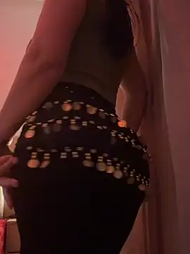 Show modela YaraQueen na web-kameri