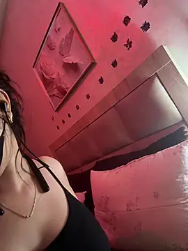 YaraQueen live XXX chat
