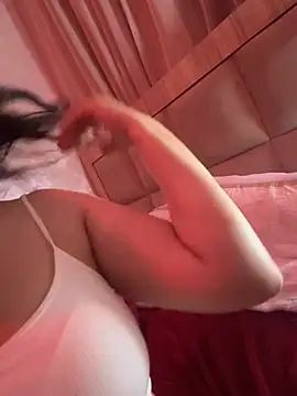 XXX chat uživo modela YaraQueen