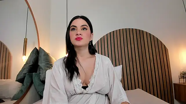 Show modela KenyaCopper na web-kameri