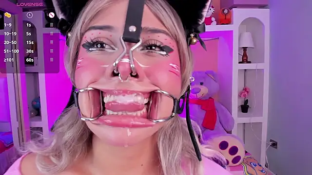 miss___megan: διαδικτυακό σόου στην κάμερα