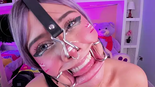 miss___megan: διαδικτυακό σόου στην κάμερα