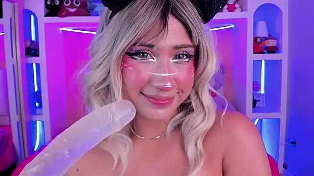 miss___megan Adlı Modelin Canlı XXX Sohbeti
