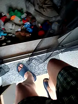 flo000031: διαδικτυακό σόου στην κάμερα