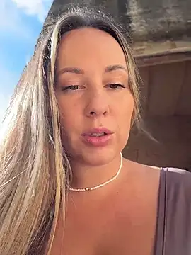 Mona_Plus Webcam show