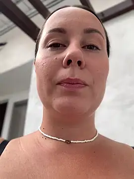 Show de Mona_Plus na webcam
