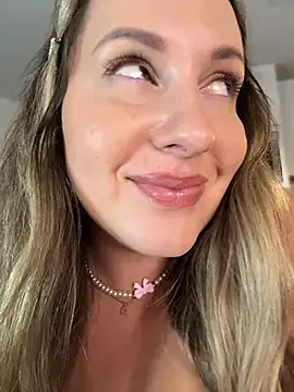 Show modela Mona_Plus na web-kameri