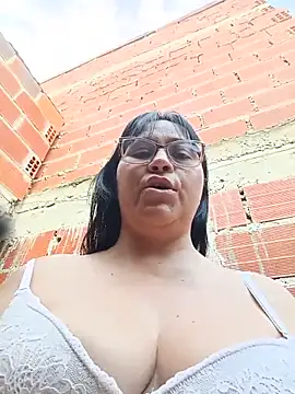 Dirty_Pregnant_Mommy: διαδικτυακό σόου στην κάμερα