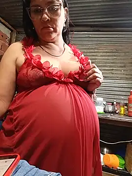 Dirty_Pregnant_Mommy: διαδικτυακό σόου στην κάμερα