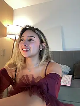 צ'אט XXX בשידור חי של Hornyholly__