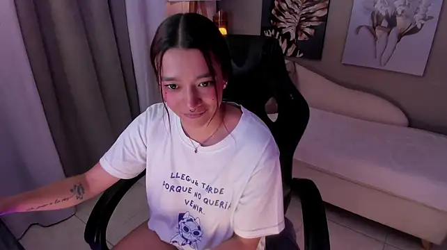 charlotte_bluee's Webcam Show