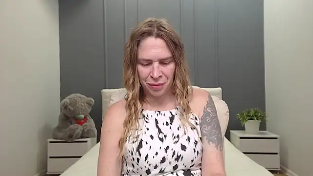 Chat XXX en directo de TessaDaybreak