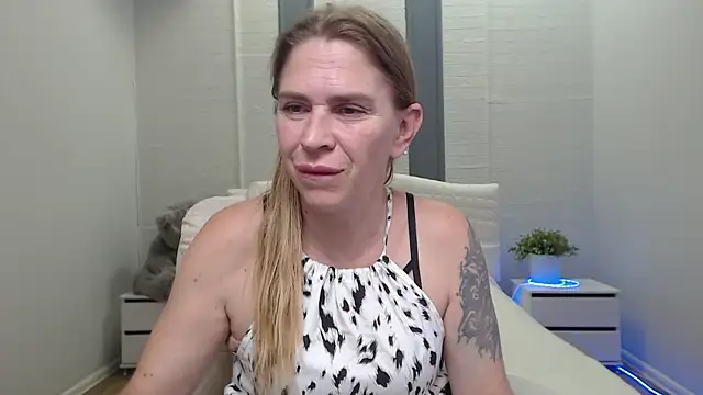Show modela TessaDaybreak na web-kameri