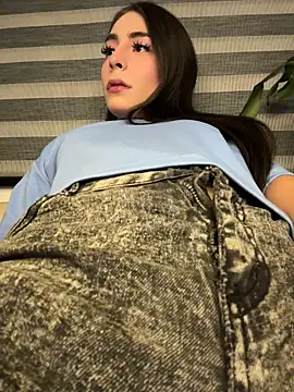 Show modela Camistar18 na web-kameri