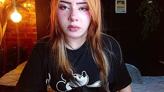 Pokazy przed kamerką – fyreandfox_