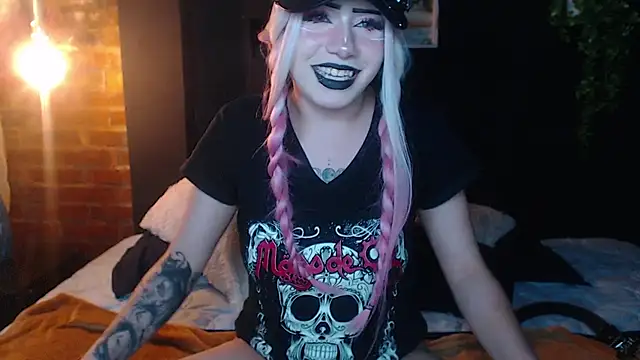fyreandfox_'s Live XXX Chat