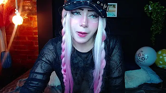 fyreandfox_'s Live Chat Room
