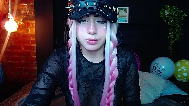 fyreandfox_'s Live Chat Room